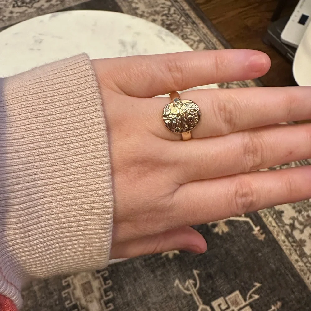 N/A elegant gold